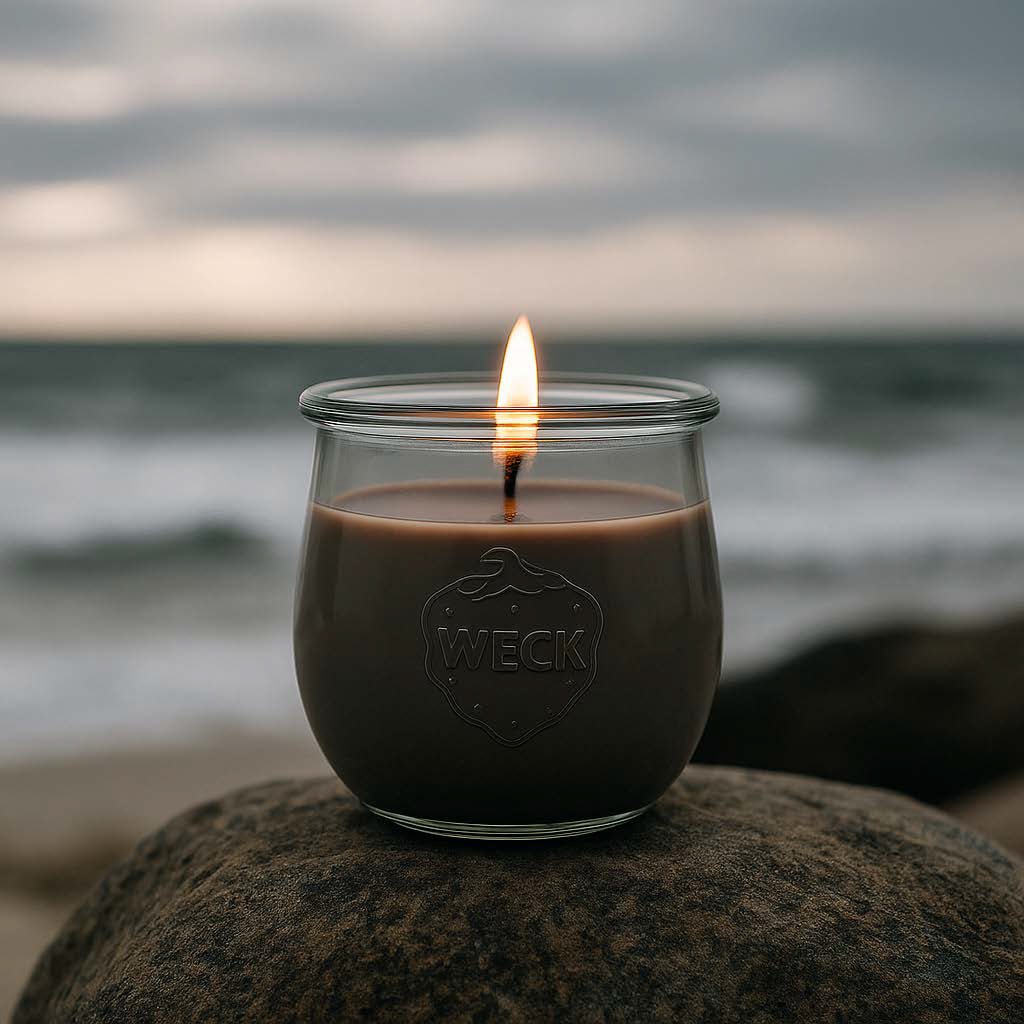 Nordische Küste XL Duftkerze brennend im WECK-Glas am Meer – maritimes Stimmungsbild, frisch & handgegossen