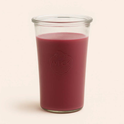 Apfel-Zimt XXL-Duftkerze im hohen WECK-Delikatessenglas, freigestellt vor rosé-beigem Hintergrund, zentriert im quadratischen Format