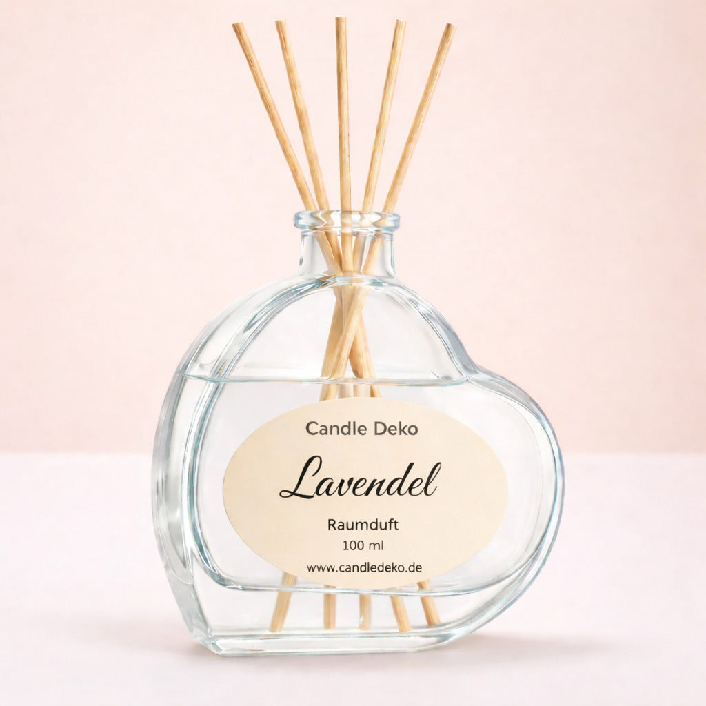 Raumduft Lavendel von CandleDeko mit Duftstäbchen im Glasflakon – beruhigender Lavendelduft für Wohnräume.