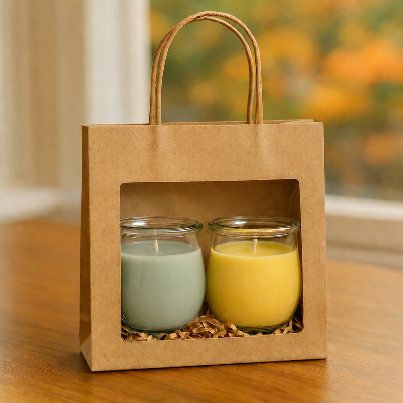 Geschenkset Teegarten von CandleDeko mit grüner und gelber Mini-Duftkerze in Kraftpapier-Geschenktüte mit Sichtfenster