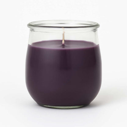 Brombeerrote  CandleDeko grosseDuftkerze im  WECK-Tulpenglas vor neutralem Hintergrund.