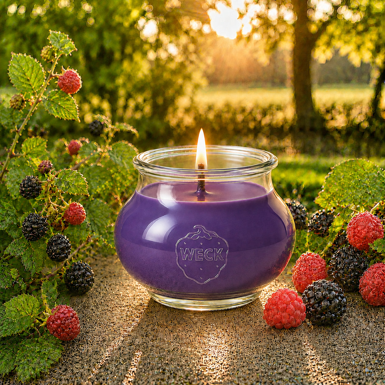 Wildbeeren Duftkerze Grande von CandleDeko Grande aus pflanzlichem Sojawachs mit edlem Holzkreuzdocht im WECK-Glas.